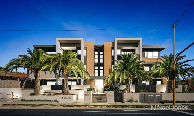 9/872 DONCASTER RD, DONCASTER EAST, VIC 3109