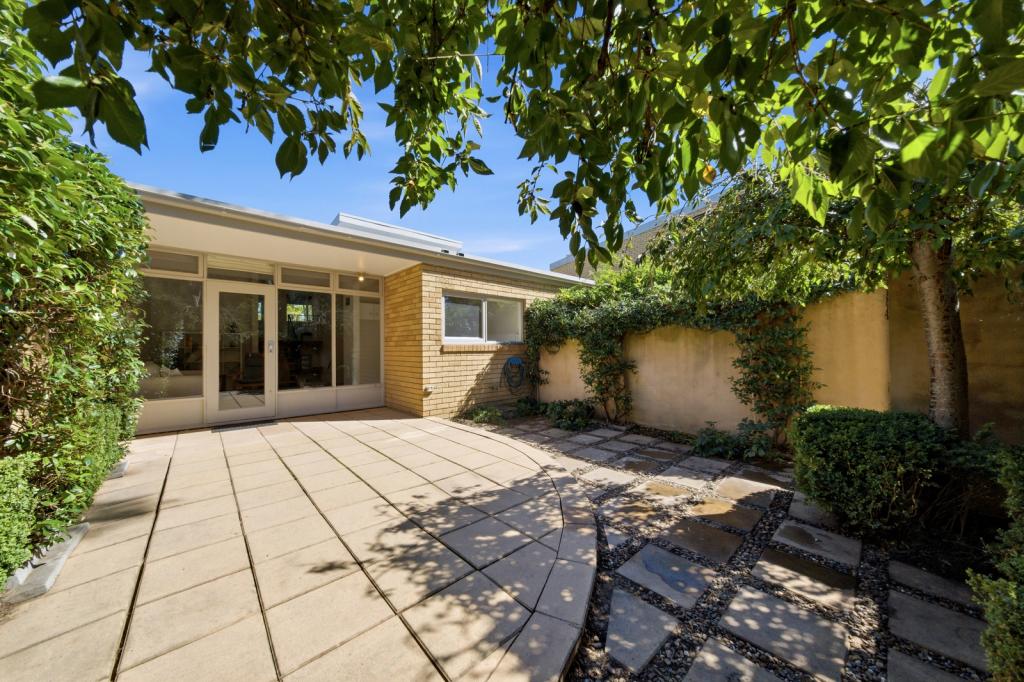 2/10 EDMONDSON ST, CAMPBELL, ACT 2612