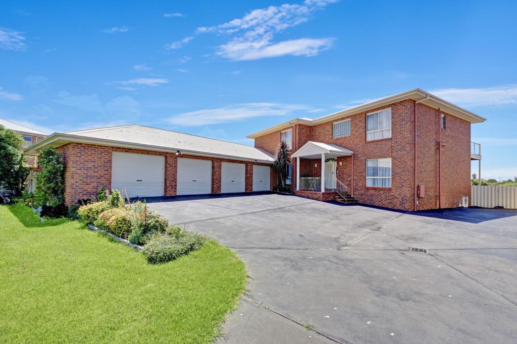 24 Sea-Lake Cl, Lakes Entrance, VIC 3909