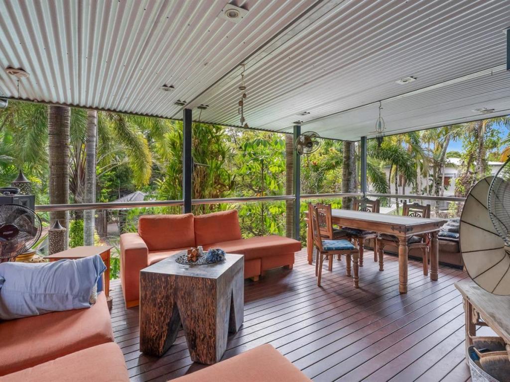 1/5 Phillips St, Machans Beach, QLD 4878