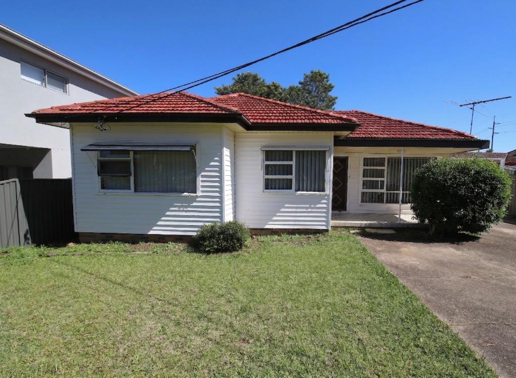 35 Hill Rd, Birrong, NSW 2143