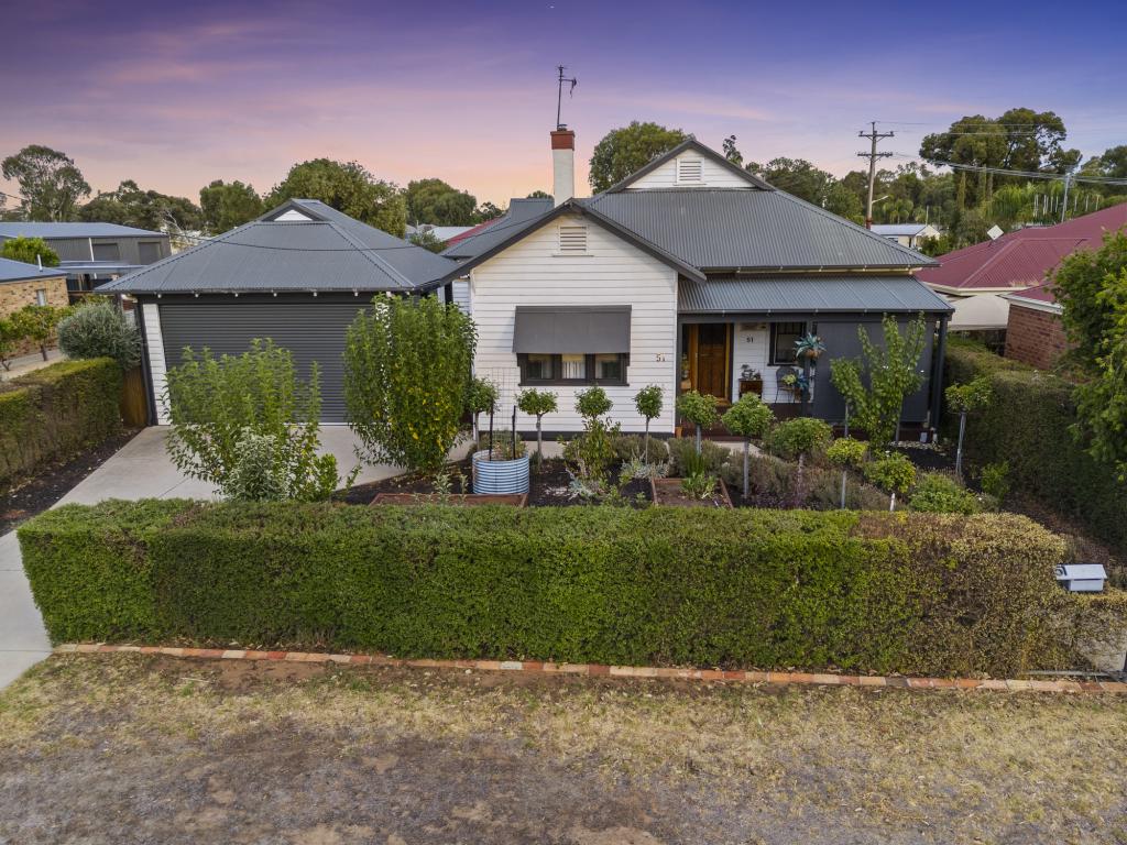 51 Murray St, Tocumwal, NSW 2714