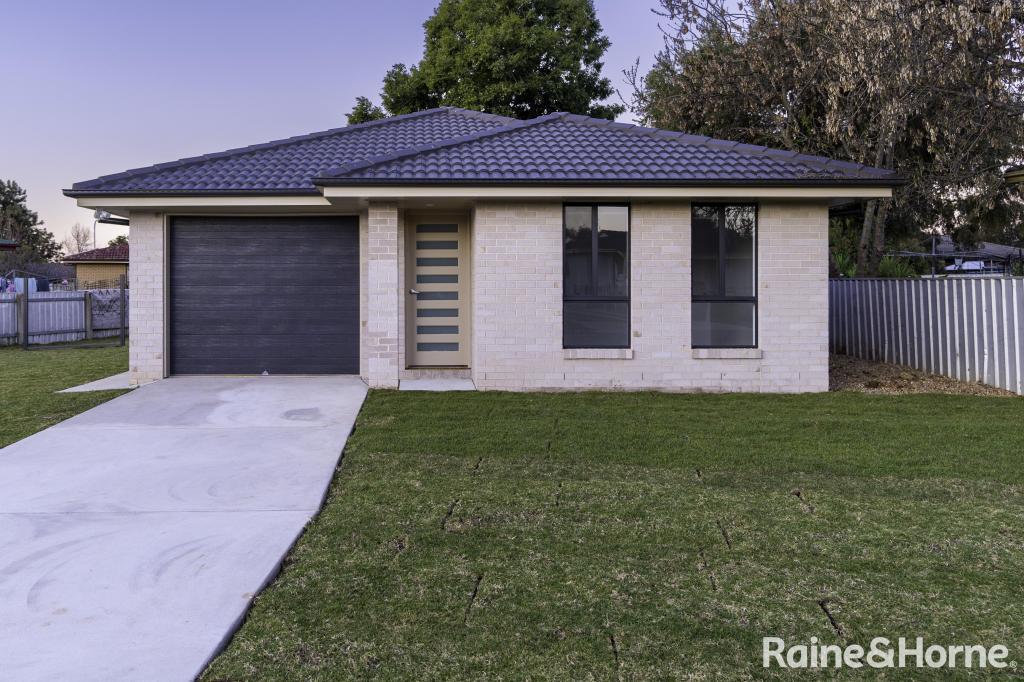 Unit 1 & 2/3 Toy Pl, Tolland, NSW 2650