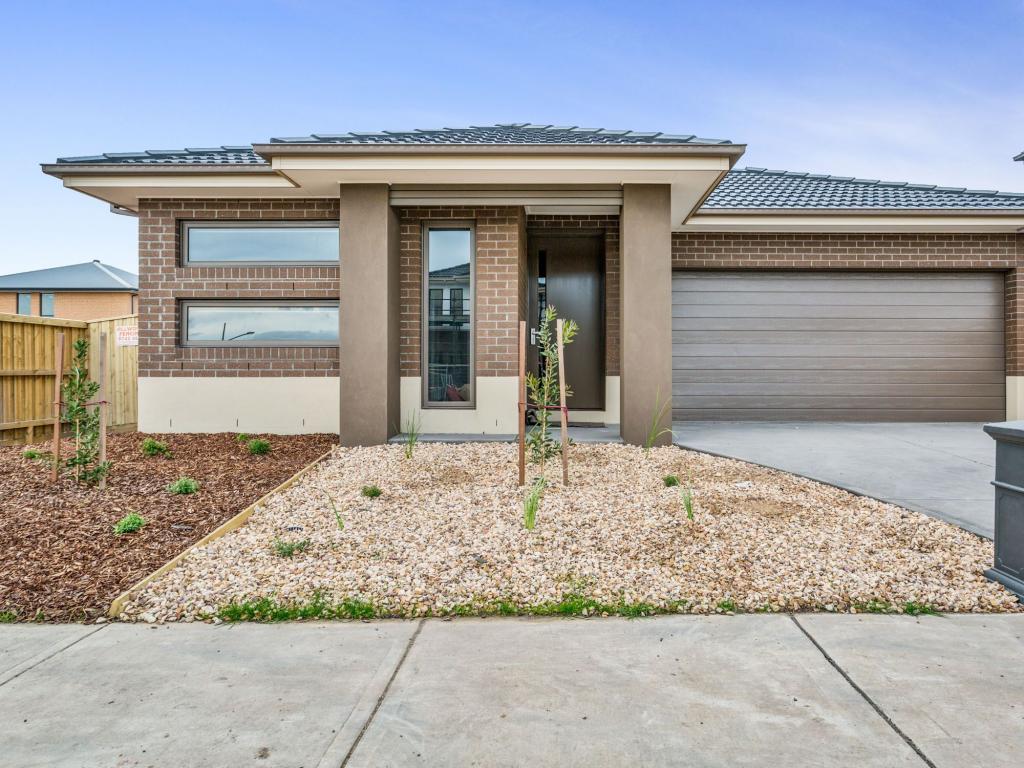 11 FADARO ST, KALKALLO, VIC 3064