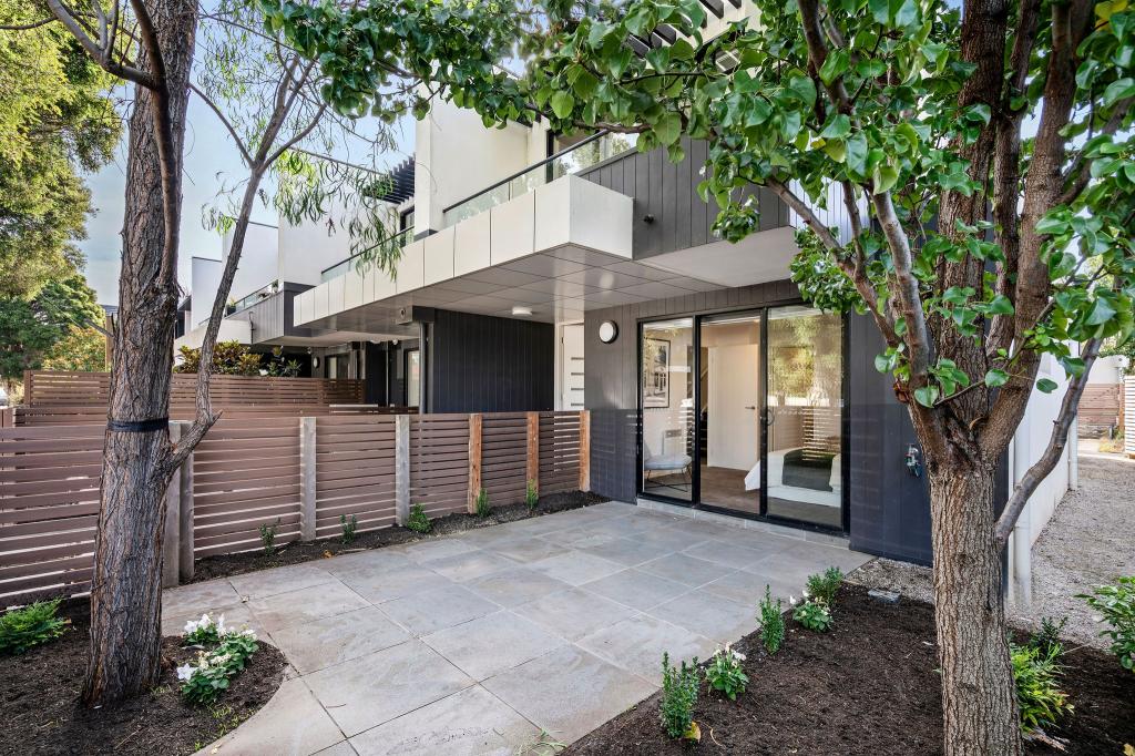 4/3 MARCO POLO ST, ESSENDON, VIC 3040