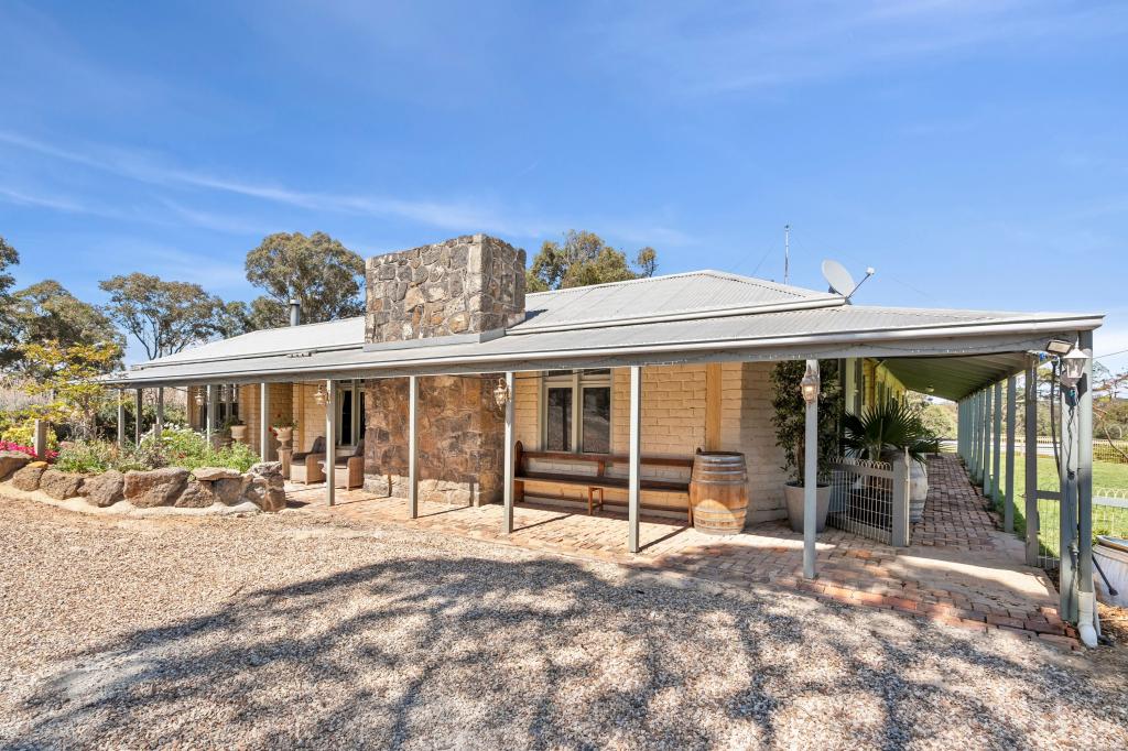 603 De Motts Rd, Anakie, VIC 3213