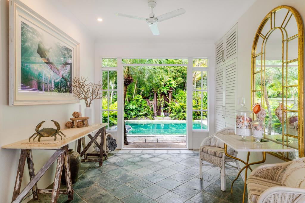 17 OAK ST, OAK BEACH, QLD 4877