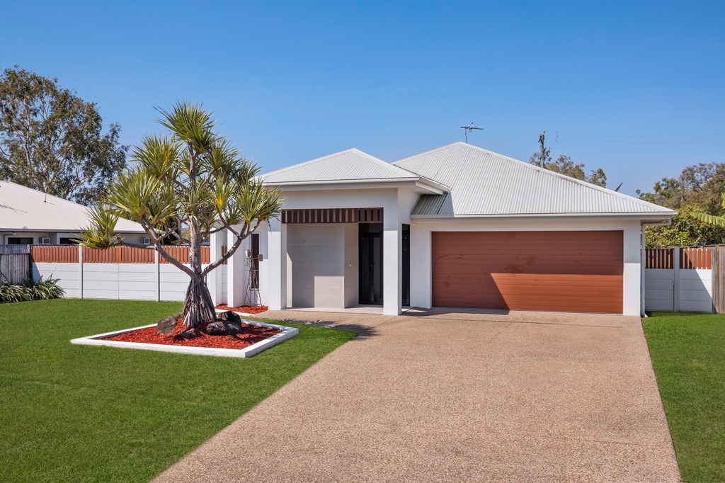 15 BILBAO PL, BUSHLAND BEACH, QLD 4818