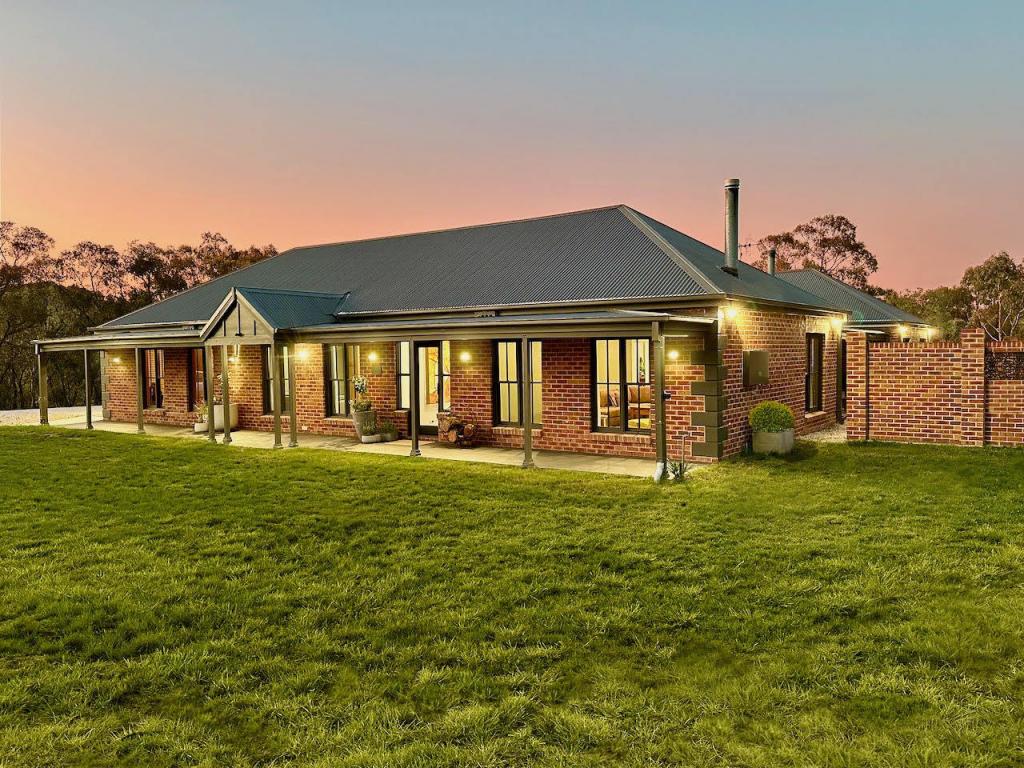 18 Borrowpit Rd, Meadow Flat, NSW 2795