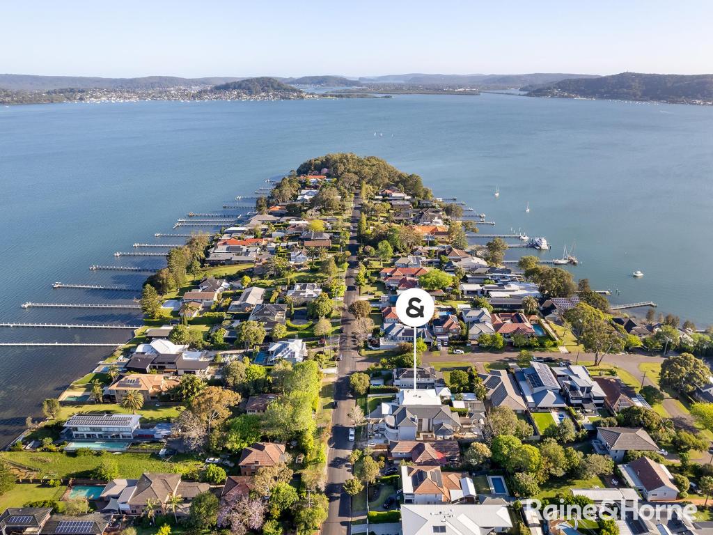 52 ALBANY ST, POINT FREDERICK, NSW 2250