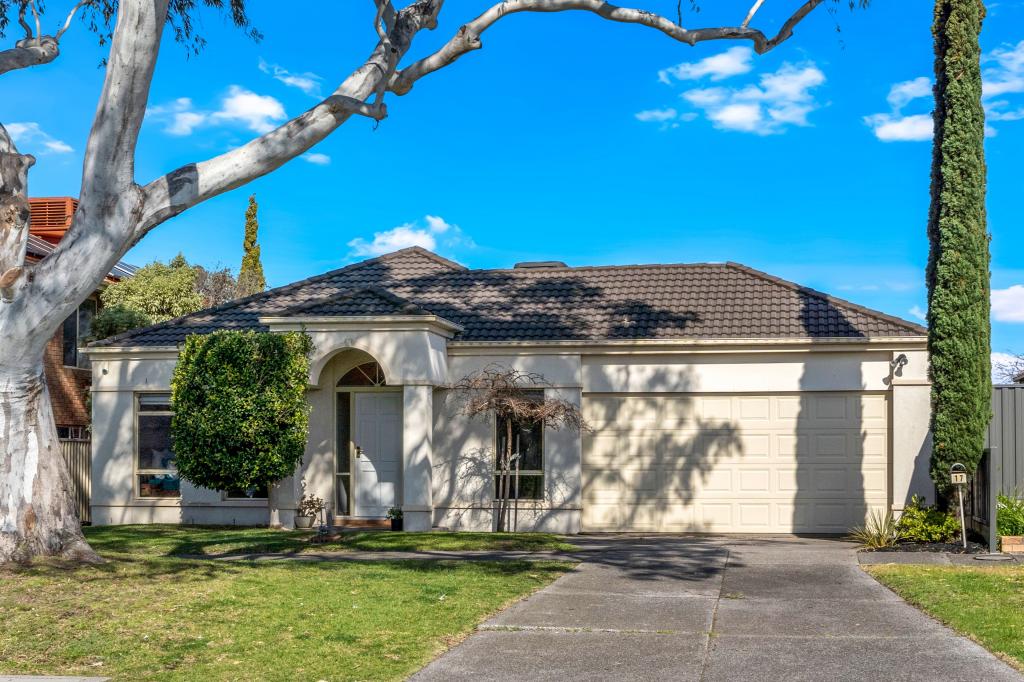 17 Hayfield Rd, Roxburgh Park, VIC 3064