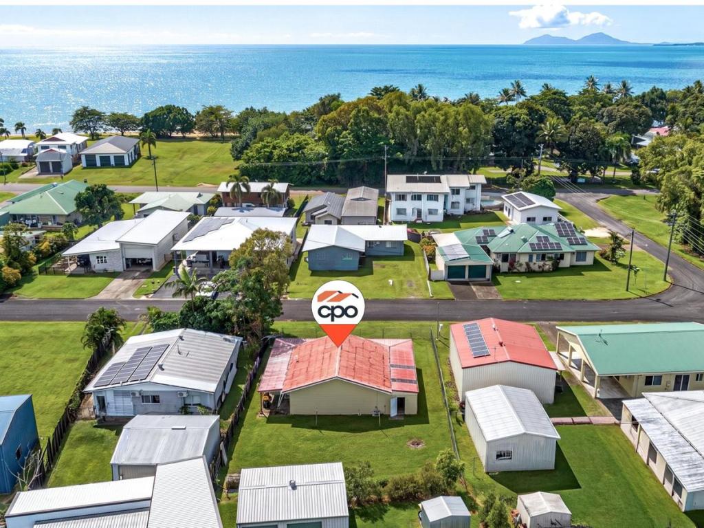 18 Ranleagh St, Kurrimine Beach, QLD 4871