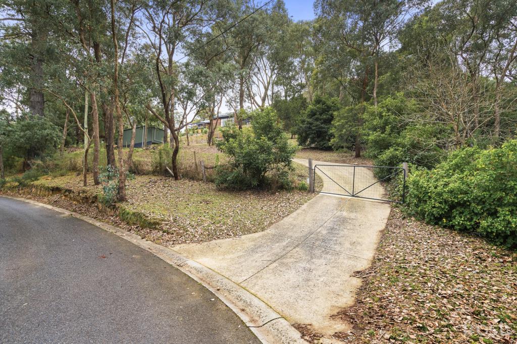 28 LYNNBRAE AVE, HURSTBRIDGE, VIC 3099