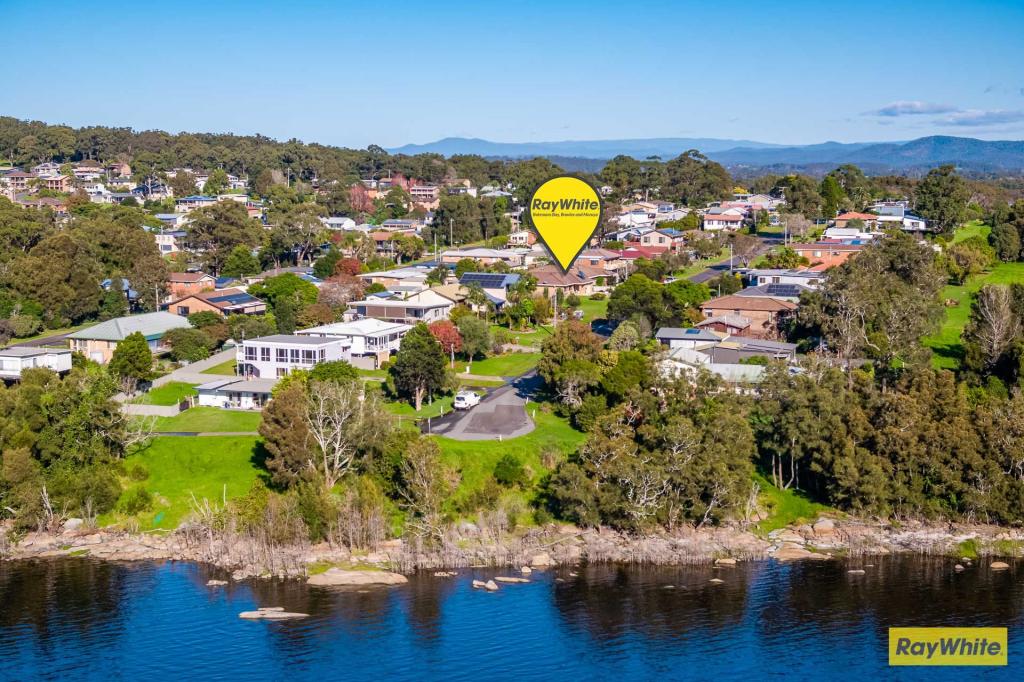 35 Lake St, Tuross Head, NSW 2537