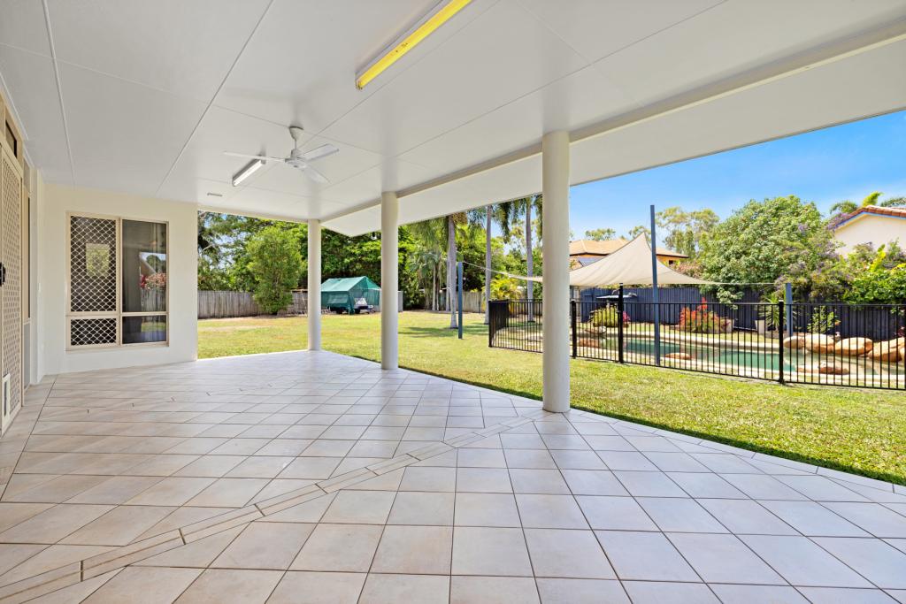 15 Pacific Ave, Bushland Beach, QLD 4818