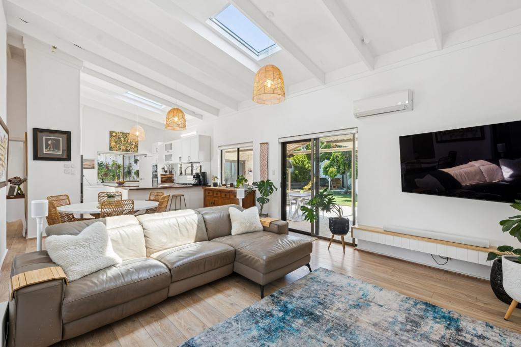 84 Peet Cres, Trigg, WA 6029