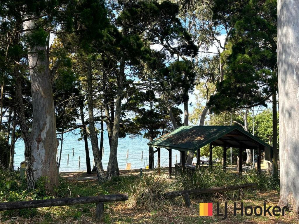 80-82 Coondooroopa Dr, Macleay Island, QLD 4184