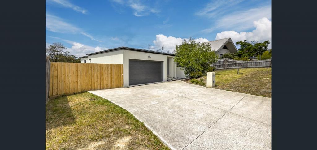 4A OMARU CT, CHURCHILL, VIC 3842