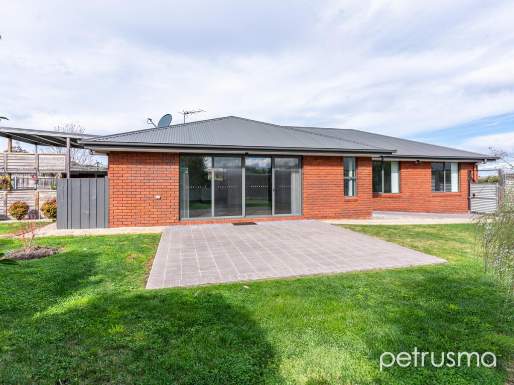 17 PARSONAGE PL, ROKEBY, TAS 7019