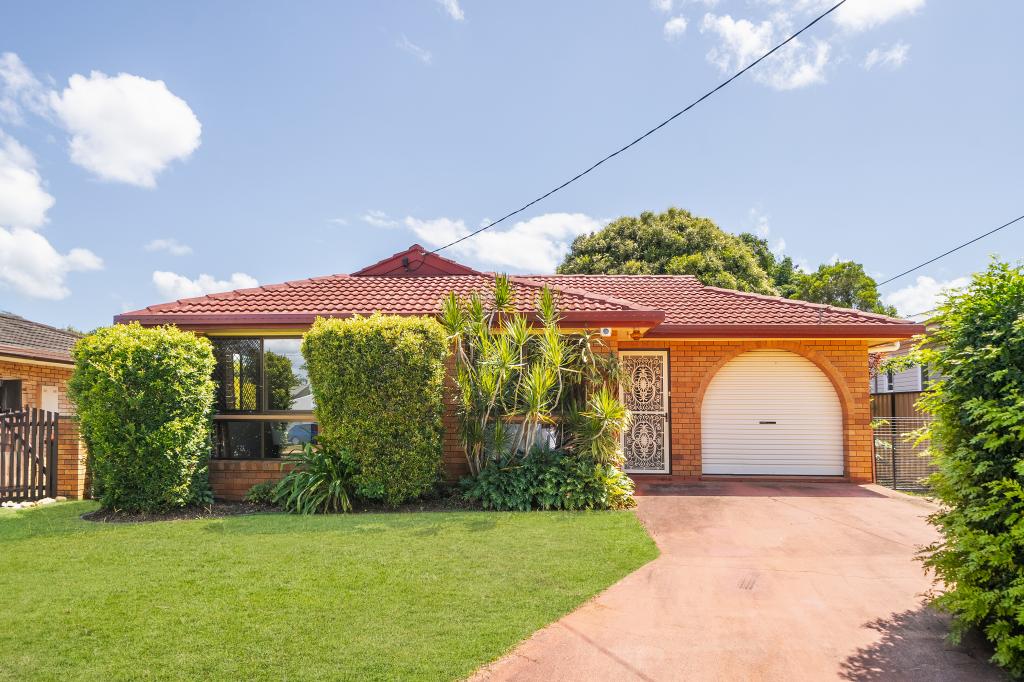 112 King St, Woody Point, QLD 4019