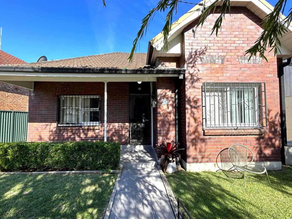 2/152 Duntroon St, Hurlstone Park, NSW 2193
