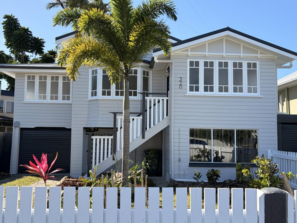320 Pease St, Edge Hill, QLD 4870
