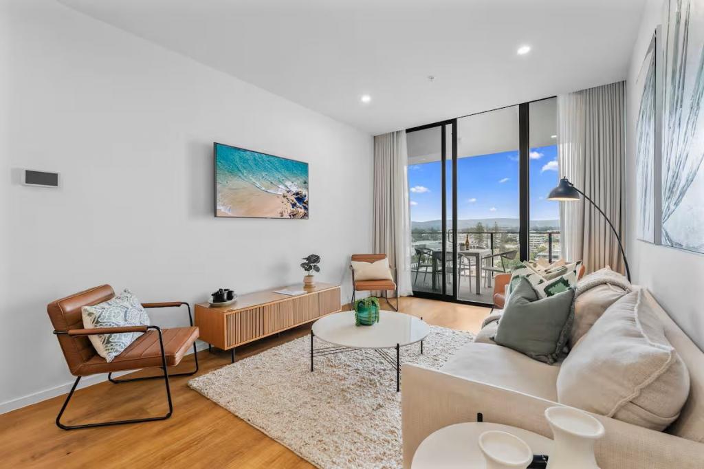 86/18 REMEMBRANCE DR, SURFERS PARADISE, QLD 4217