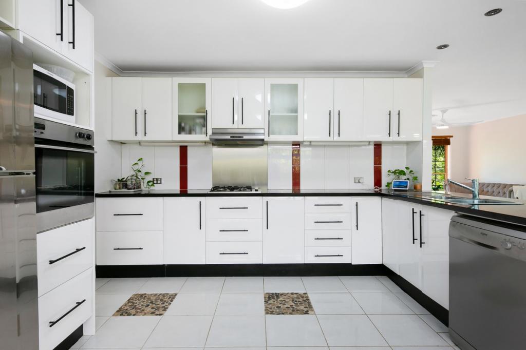 26 Cornwall Dr, Elanora, QLD 4221