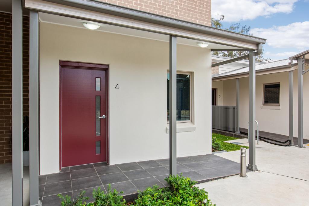 4/16 LAYTON AVE, BLAXLAND, NSW 2774