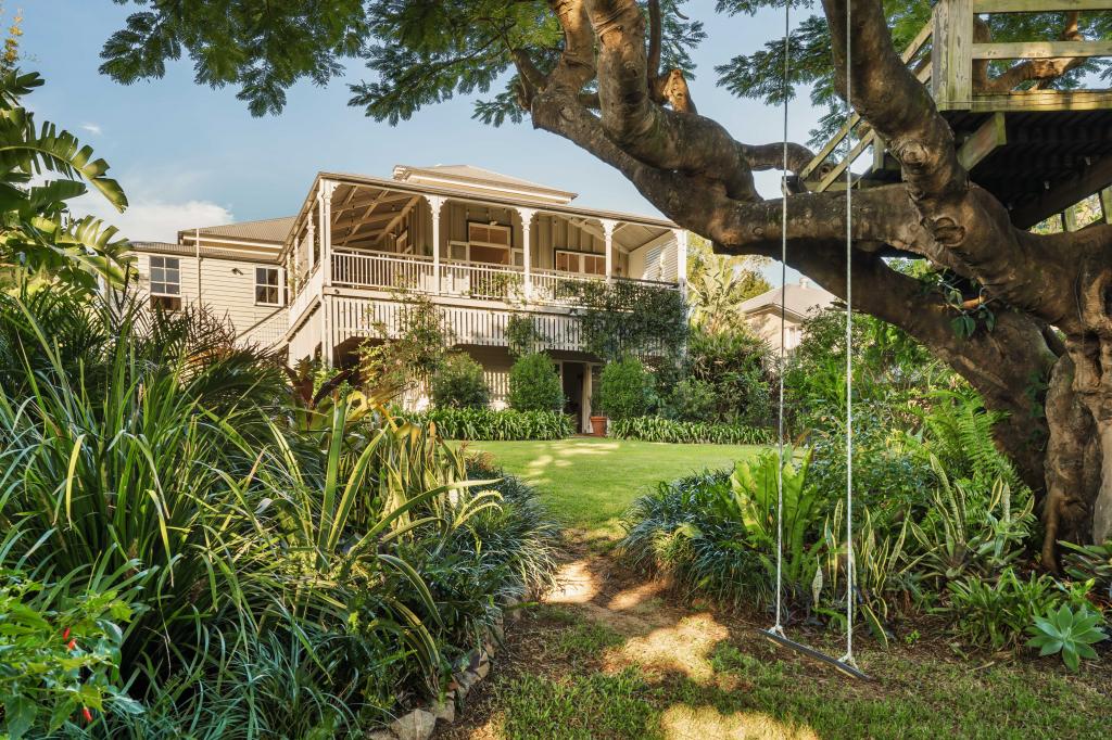 77 Yundah St, Shorncliffe, QLD 4017