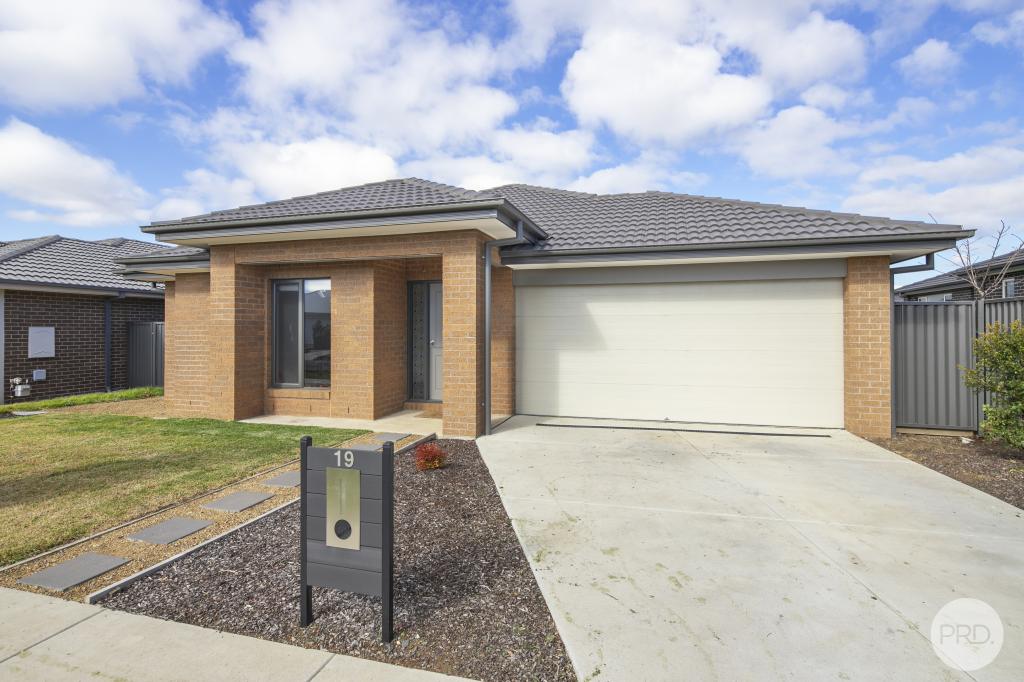 19 Moore Way, Lucas, VIC 3350