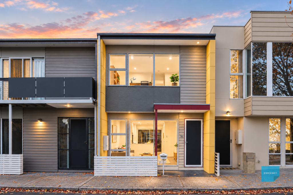 16 The Esplanade, Caroline Springs, VIC 3023