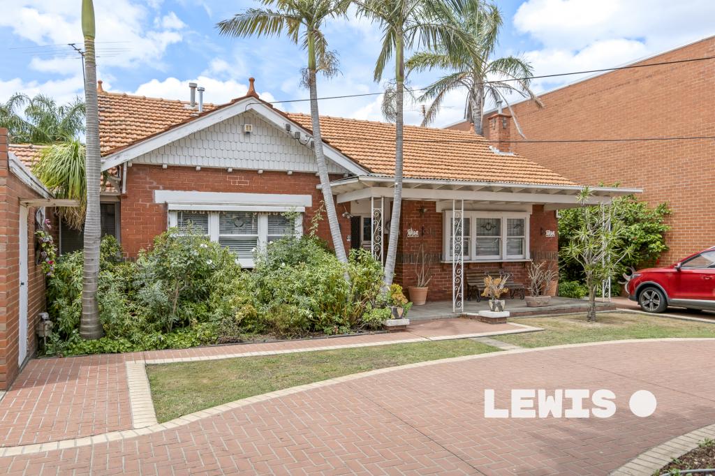 16 BLENHEIM ST, GLENROY, VIC 3046