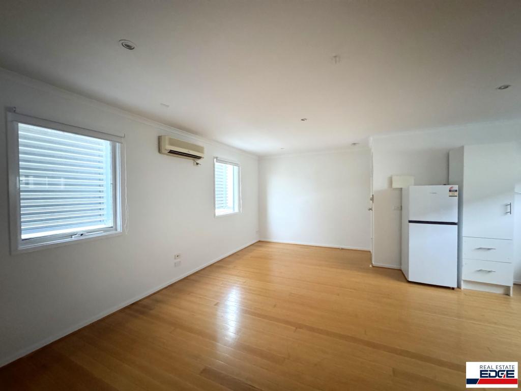 35 Rayner Lane, Kensington, VIC 3031