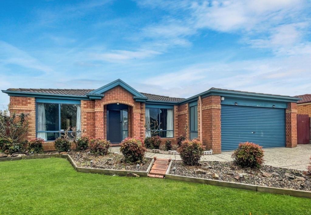 24 ROBINSWOOD PDE, NARRE WARREN SOUTH, VIC 3805