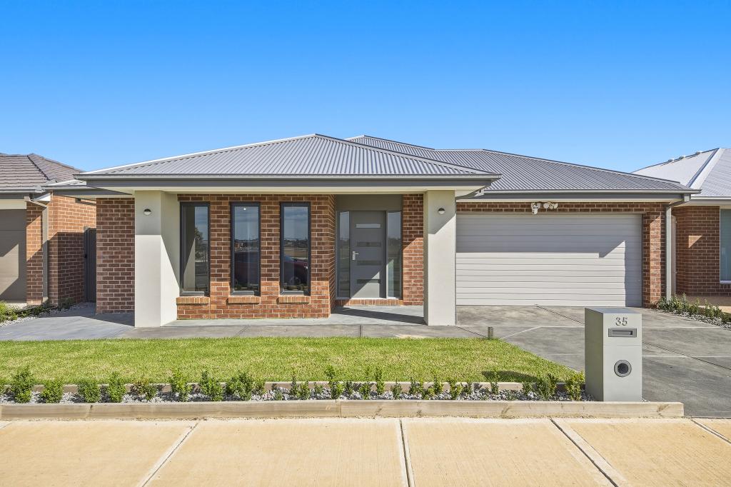 35 Follett Bvd, Clyde, VIC 3978
