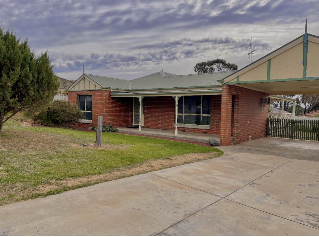 32 Pattison Dr, Kangaroo Flat, VIC 3555