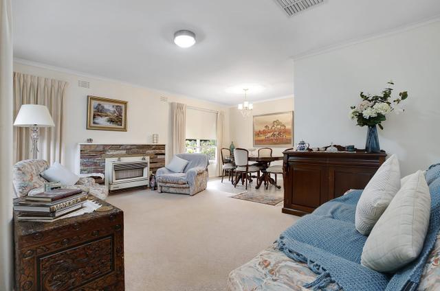 16 MARGATE CRES, GLEN WAVERLEY, VIC 3150