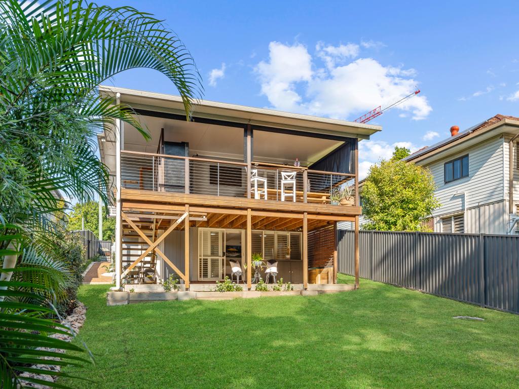 22 Byrneside Tce, Wynnum, QLD 4178