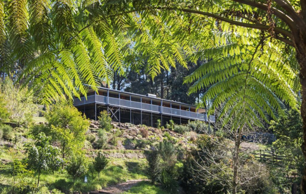 8 Bishendens Rd, Lisarow, NSW 2250