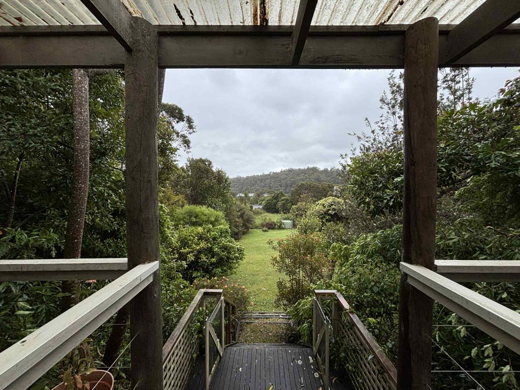 6 Anglers Dr, Gipsy Point, VIC 3891