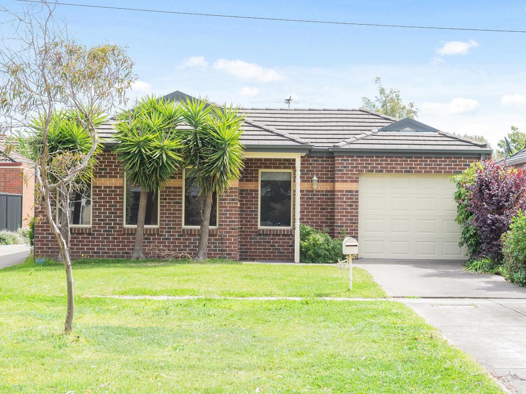 27 Herbert St, Avondale Heights, VIC 3034