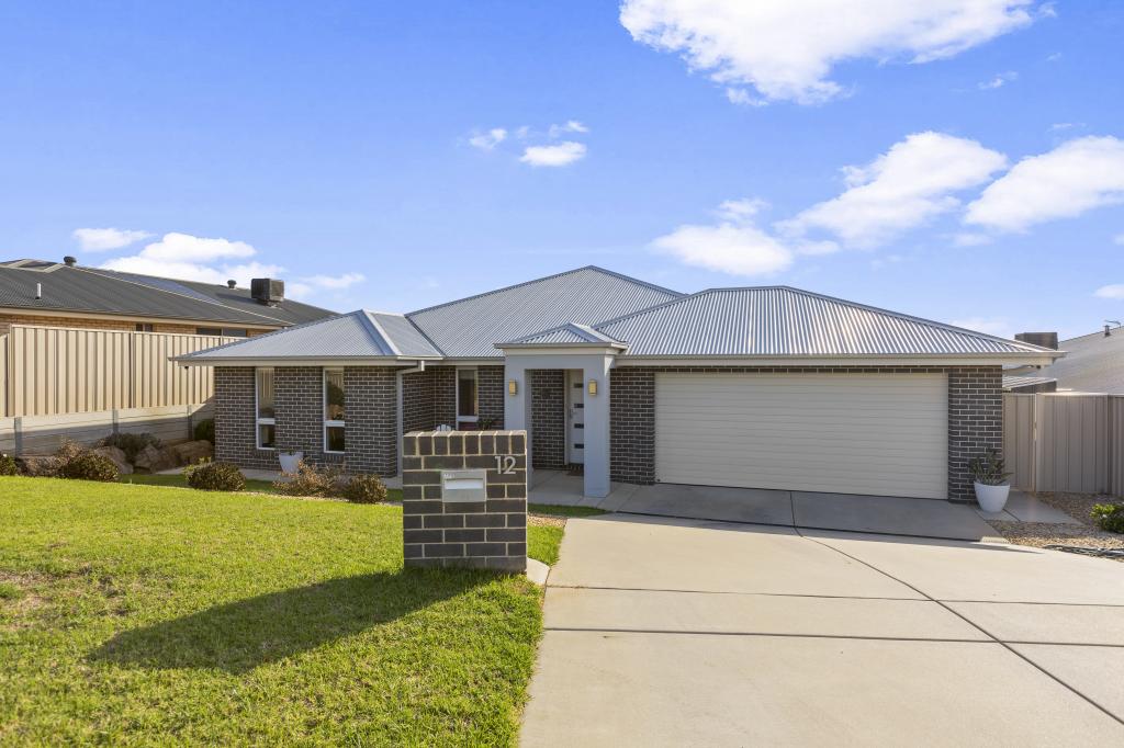 12 Winter Ave, Gobbagombalin, NSW 2650