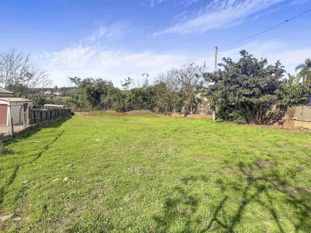 8 VANITY ST, ROCKVILLE, QLD 4350