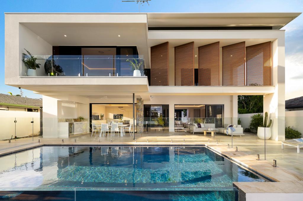 10 Coobowie St, Broadbeach Waters, QLD 4218