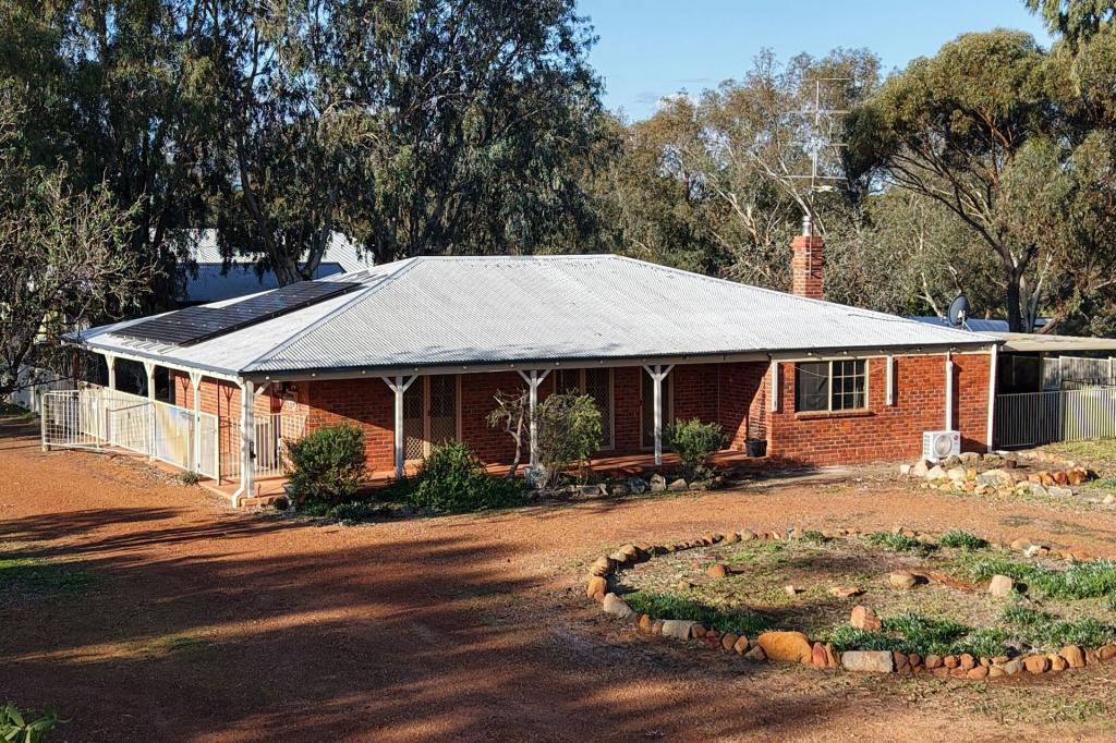 8 Ninth Rd, York, WA 6302