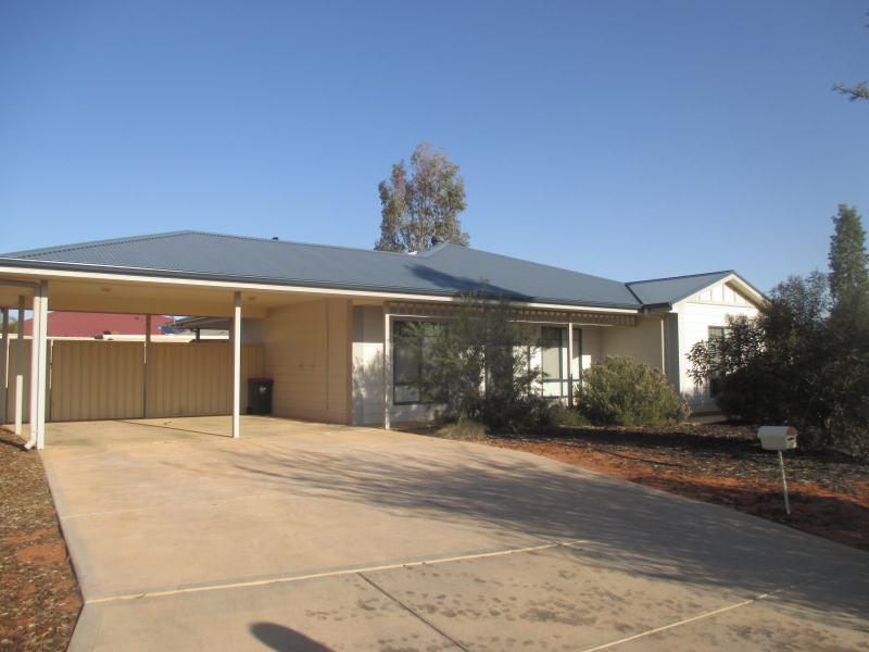 2 Correa Cres, Roxby Downs, SA 5725