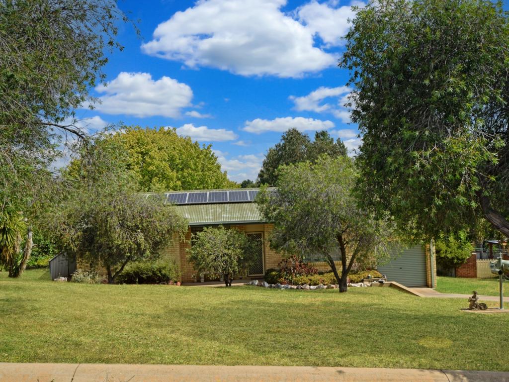 8 Tadros Ave, Young, NSW 2594