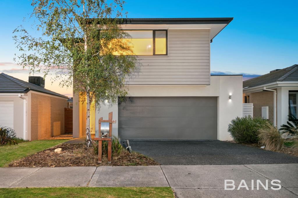 13 LAVINIA ST, GREENVALE, VIC 3059