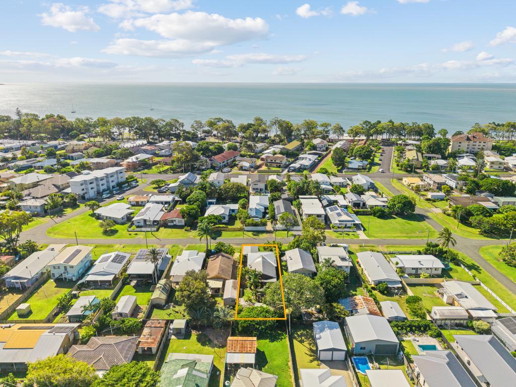 15 Ocean St, Torquay, QLD 4655